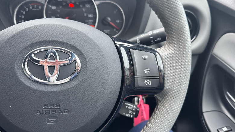 Toyota Yaris 1.33 VVT-i Design 5dr Petrol Hatchback